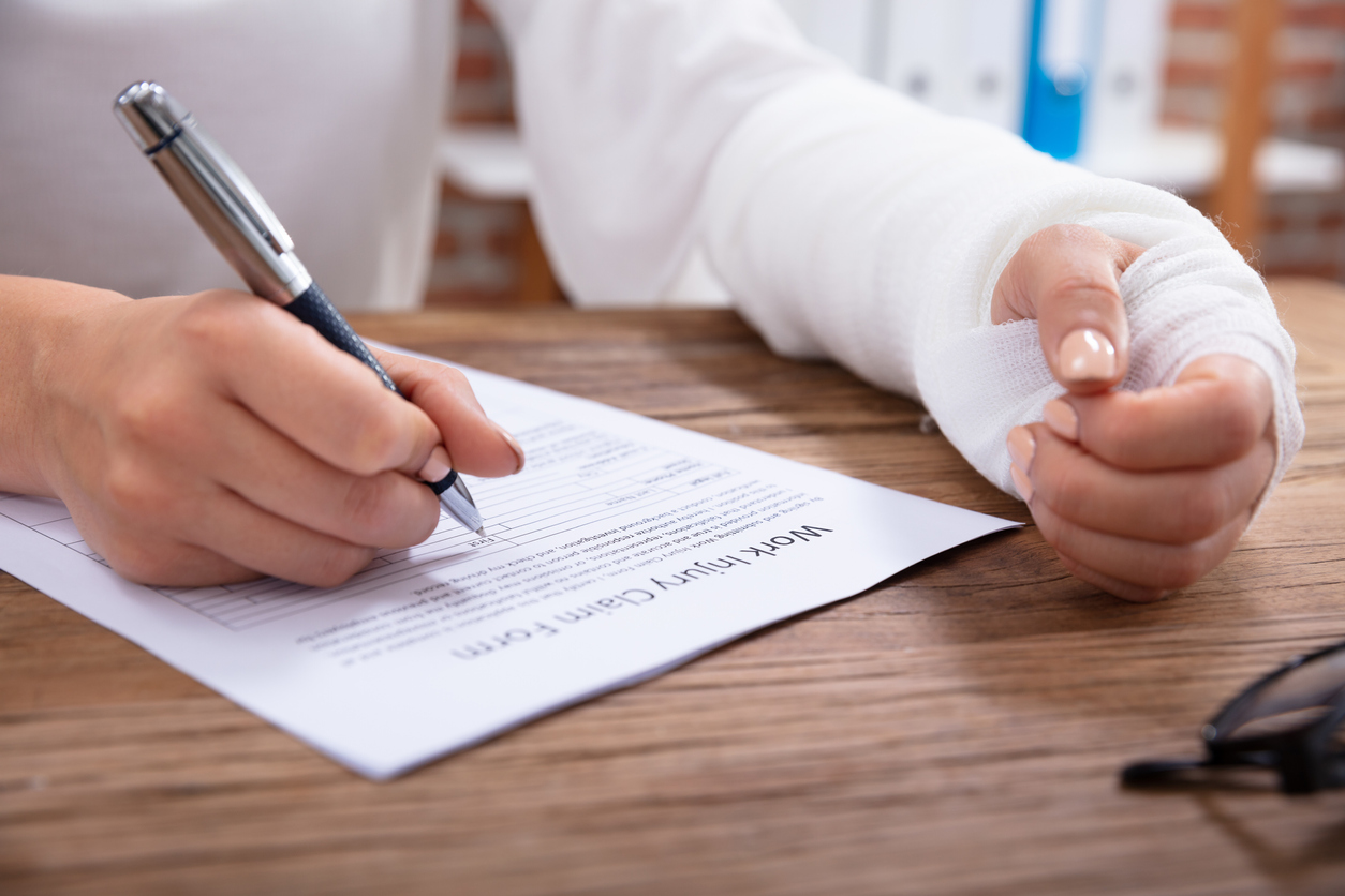 Woman with injured arm filing a claim