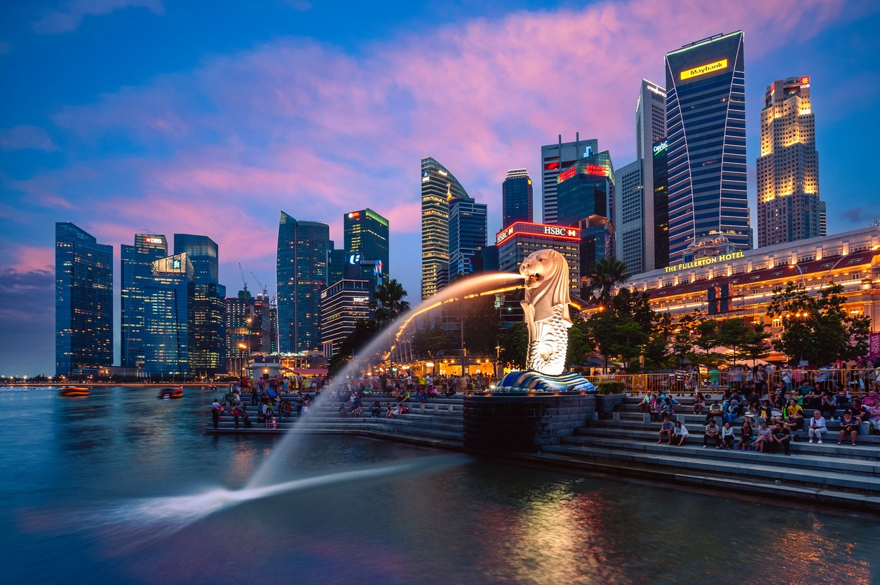 merlion park at marina bay in singapore