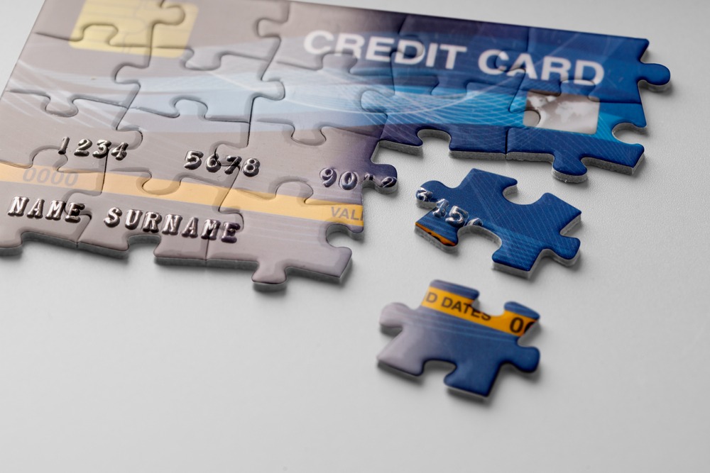 credit,card,on,jigsaw,puzzle,for,online,shopping,concept