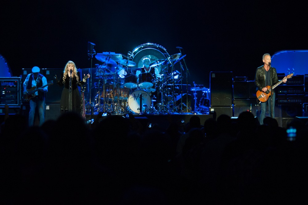 sacramento,,ca, ,july,6:,fleetwood,mac,performs,in,support