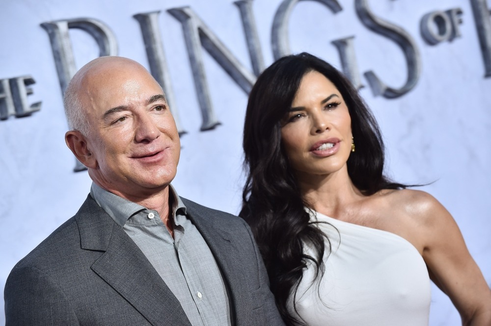 los,angeles, ,aug,15:,jeff,bezos,and,lauren,sanchez