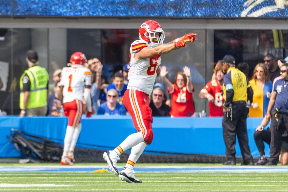 kc,chiefs,tie,end,travis,kelce,#87,celebrates,their,touchdown