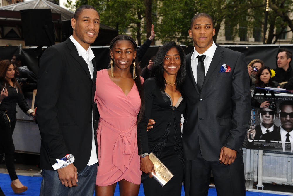 drew,sullivan,,perri,shakes drayton,,yamile,aldama,and,anthony,joshua,arriving