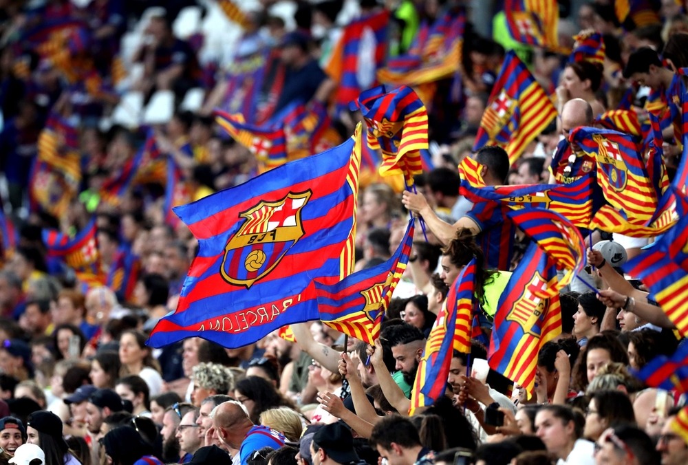 turin,,italy, ,may,21,,2022:,barcelona,supporters,cheer,for