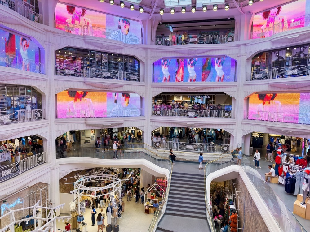 madrid,,spain, ,april,29,,2023:,interior,of,primark,store