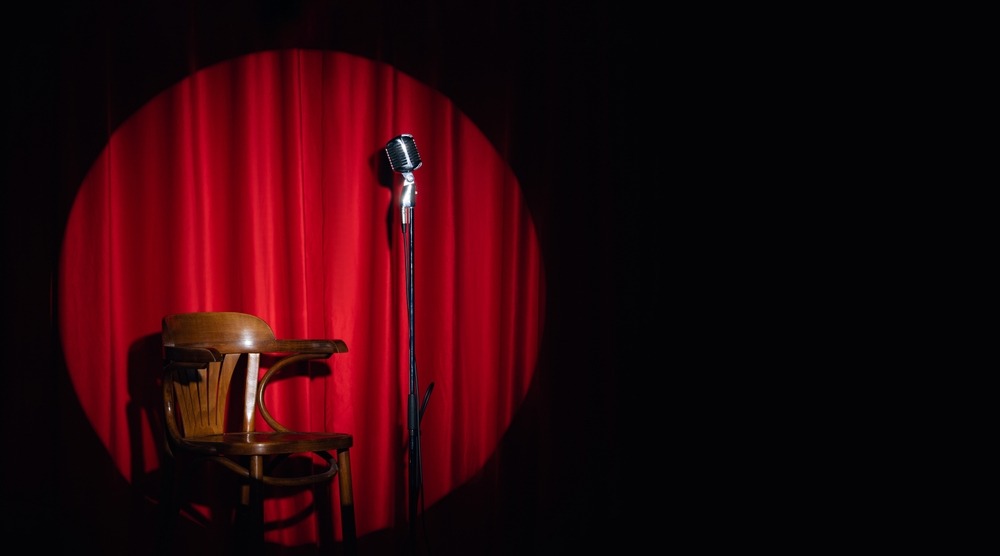 concept,banner,standup,comedian,show.,old,microphone,and,armchair,on