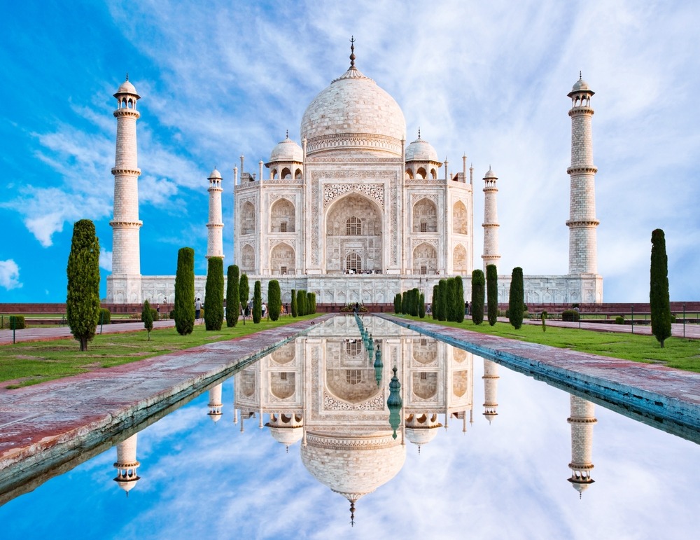 amazing,view,on,the,taj,mahal,with,reflection,in,water.