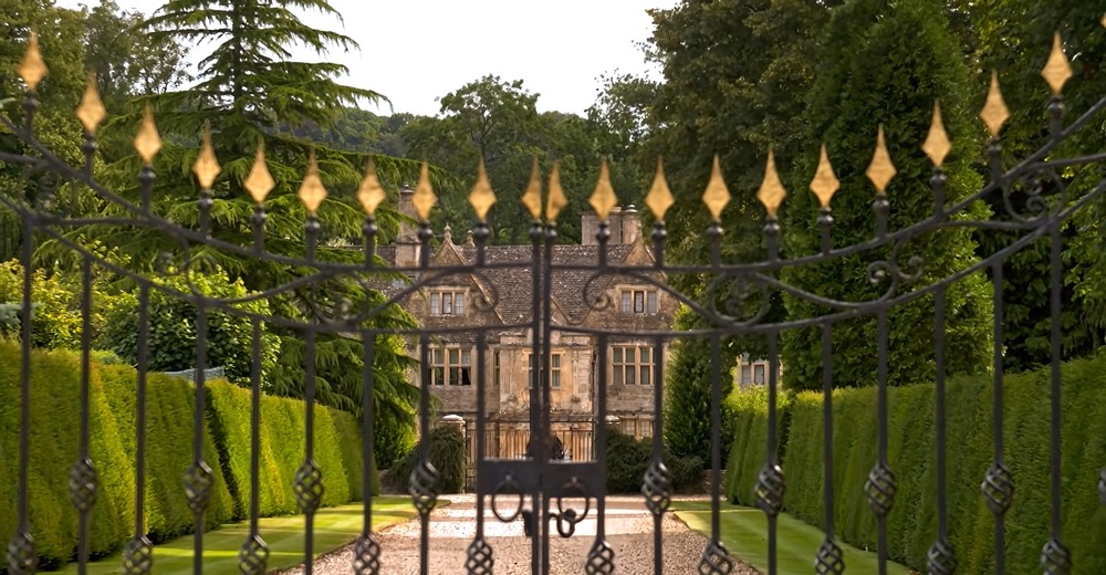 "a,majestic,18th century,luxury,mansion,with,classic,british,architecture,from