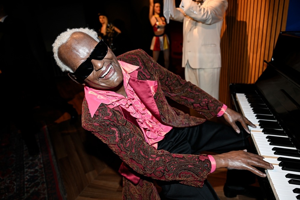 american,singer,,songwriter,and,pianist,ray,charles,wax,statue,at