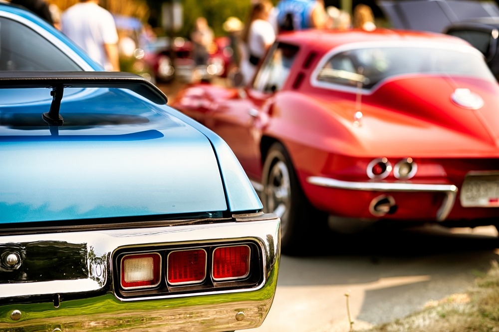 rear,view,of,classic,60s,muscle,cars,at,vintage,automotive