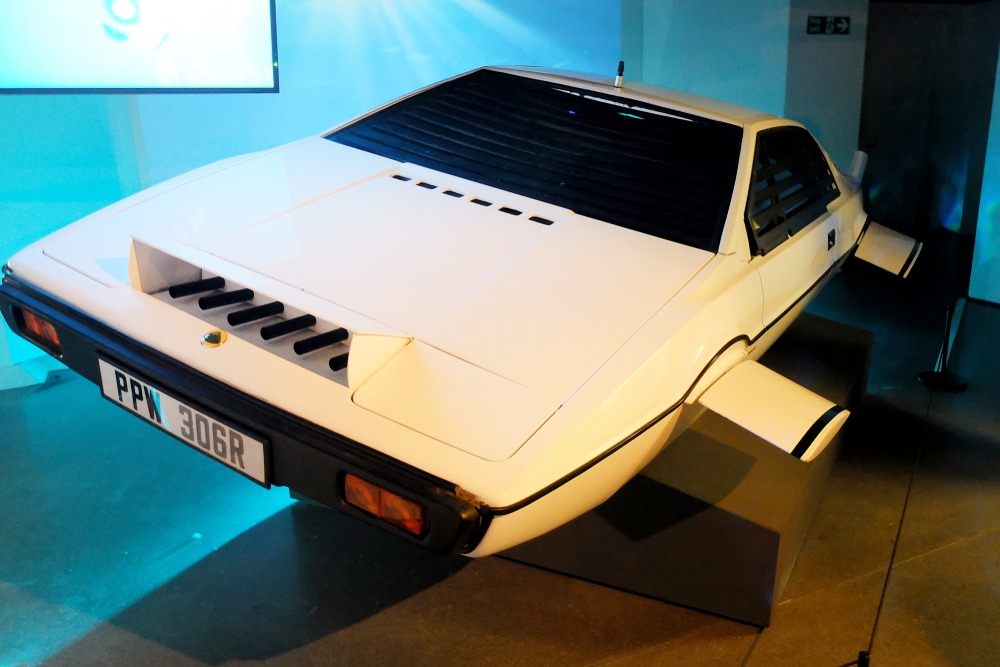 london,,england, ,april,18,,2014.,a,lotus,esprit,car,