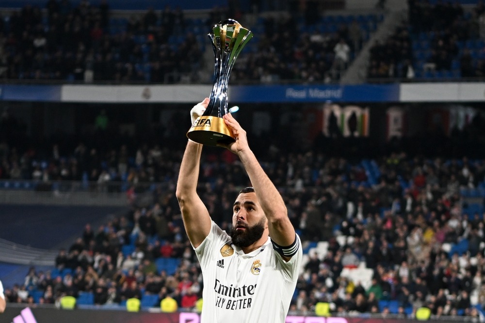 madrid,,spain, ,february,15:,karim,benzema,lifts,the,fifa