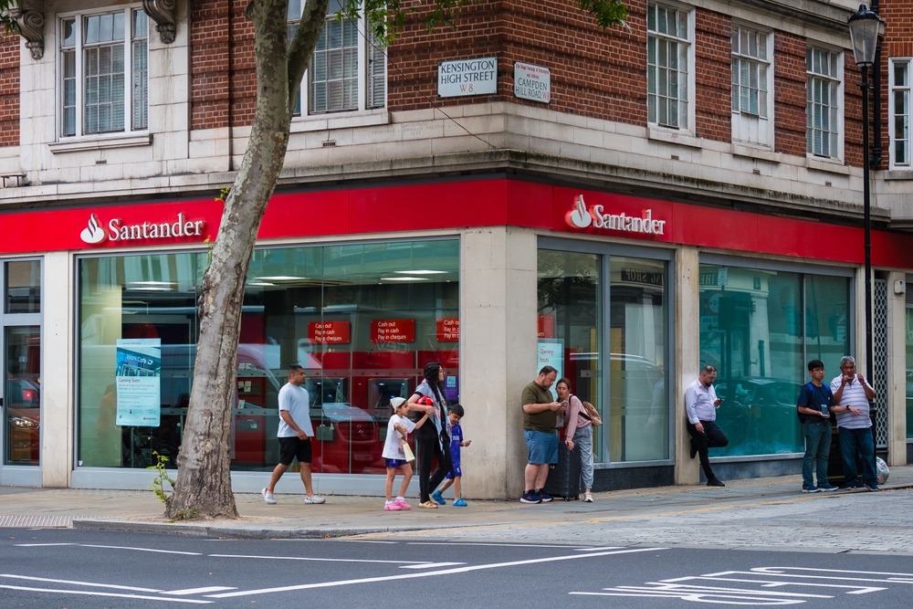 london,,uk, ,july,24,,2024:,santander,uk,bank,office.