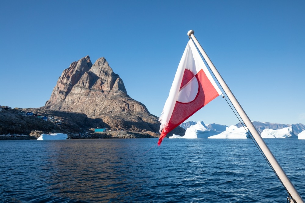 flag,of,greenland.,background,with,mountains,and,glaciers.,beautiful,sunny