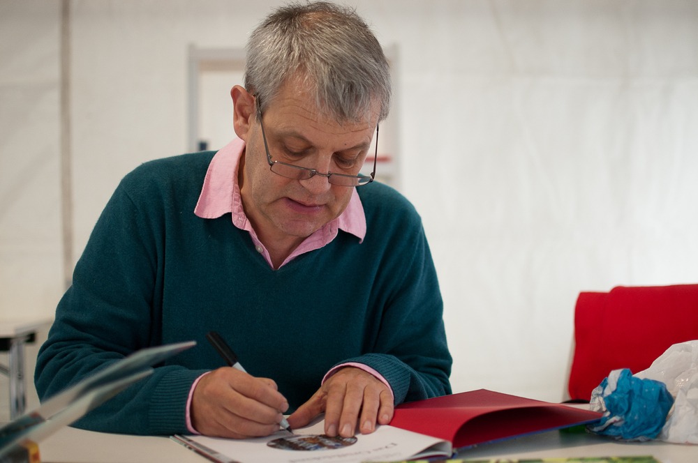 childrens,book,illustrator,axel,scheffler,(the,gruffalo),signing,his,books